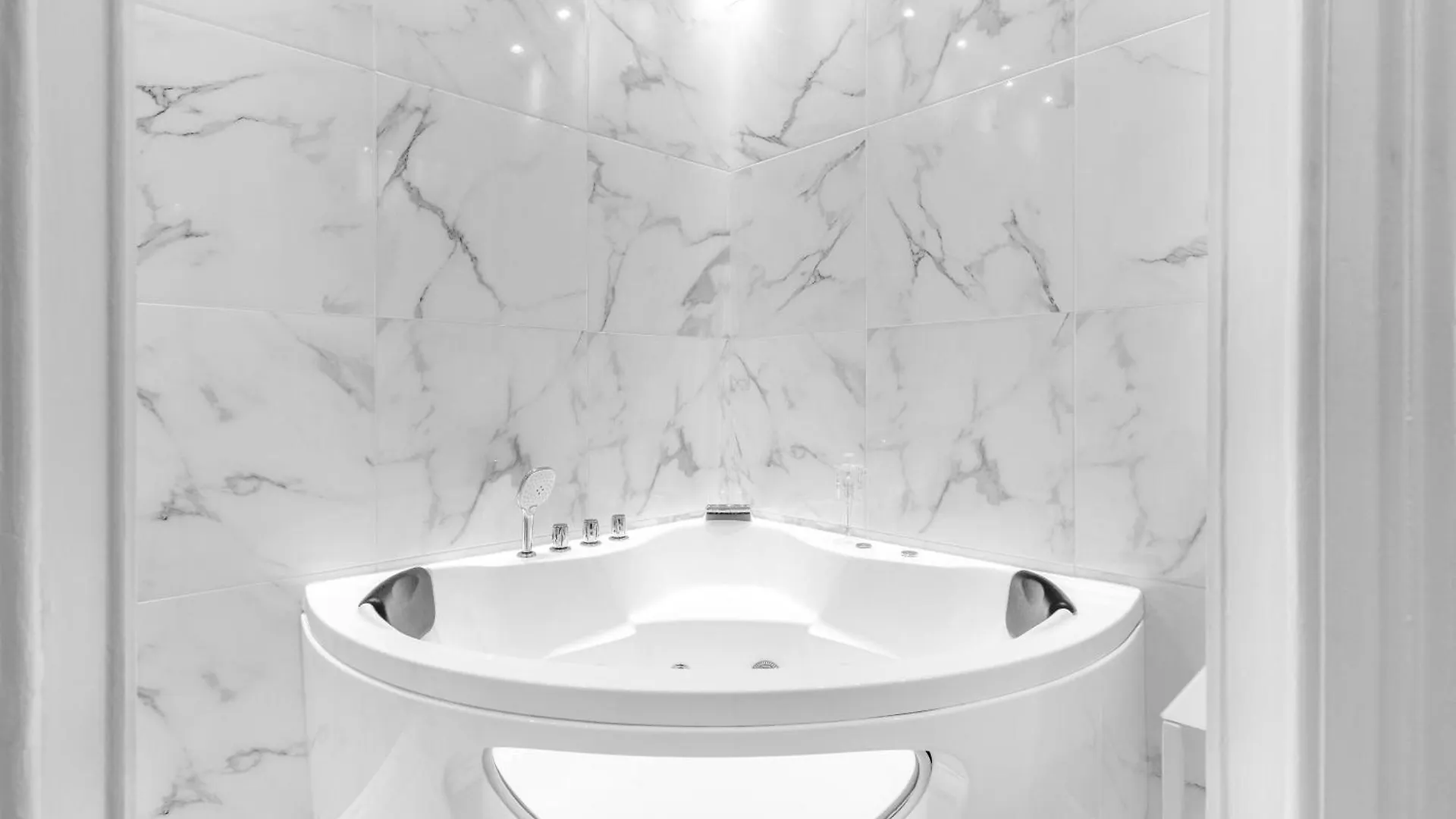 דירות מילאנו Bre3 -Lodi- Elegant & Private Hot Tub -