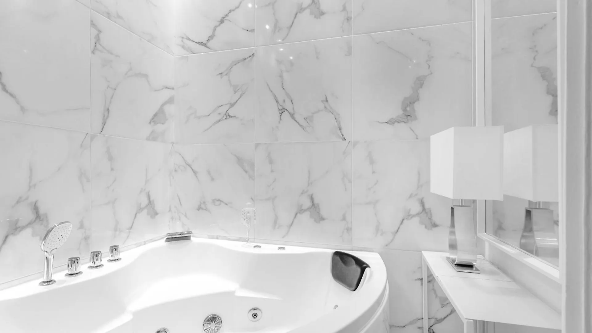 דירות מילאנו Bre3 -Lodi- Elegant & Private Hot Tub -